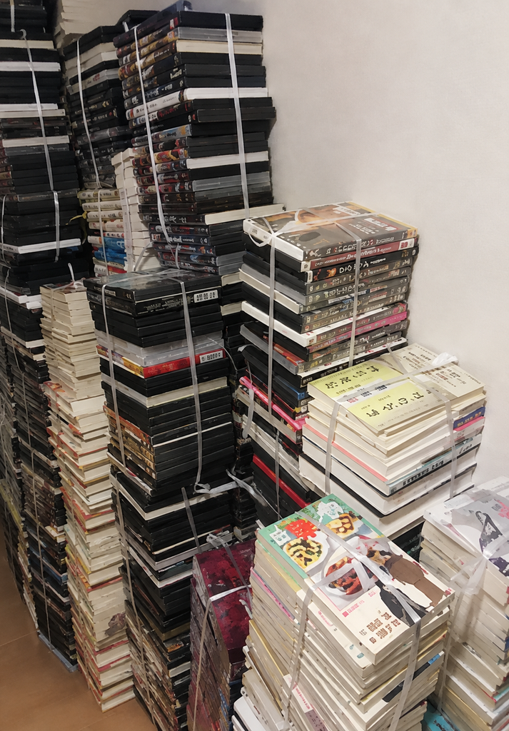 高崎市で出張買取した本・DVDなど